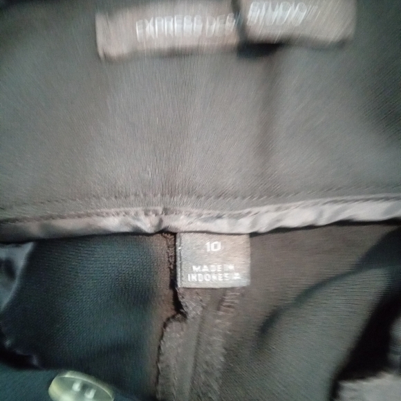 Express Black Pleated Belted Shorts Size 10 - Picture 5 of 5